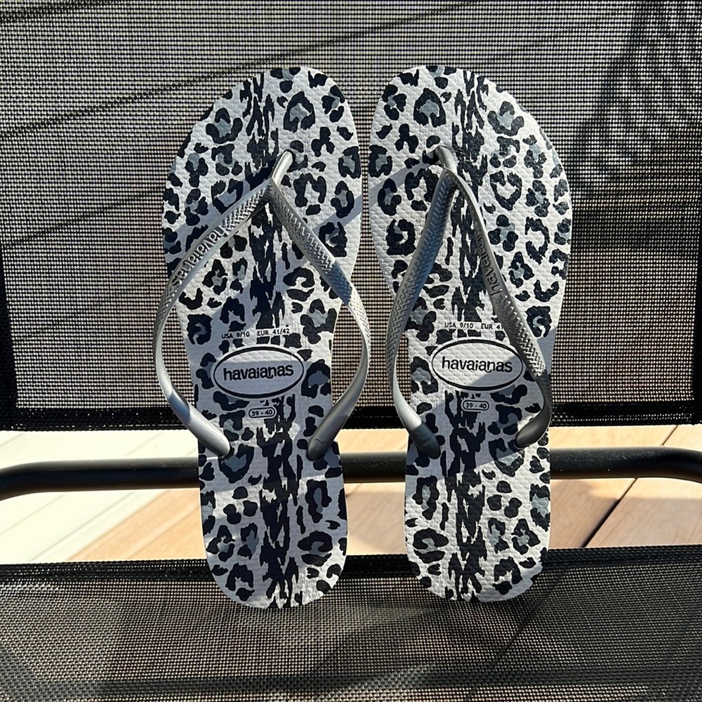 NWOT Havaianas flip flops